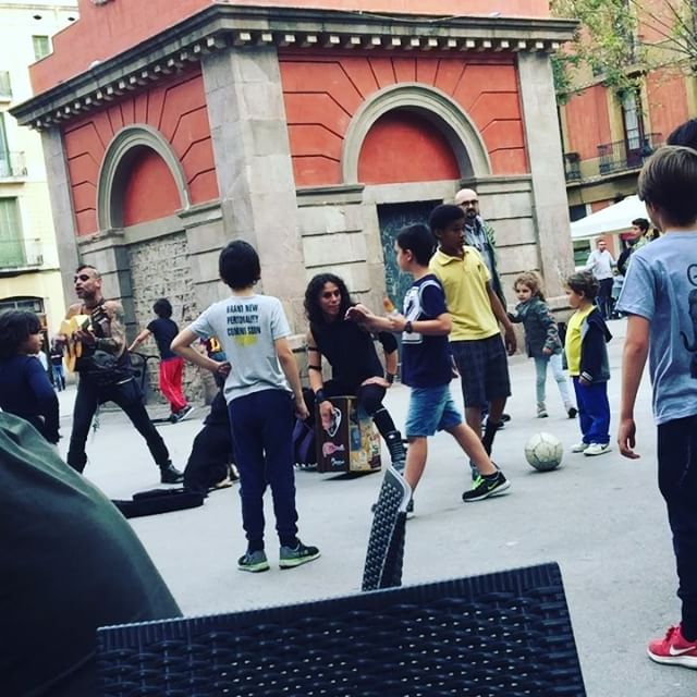 niños y punks plaça de la vila de gracia