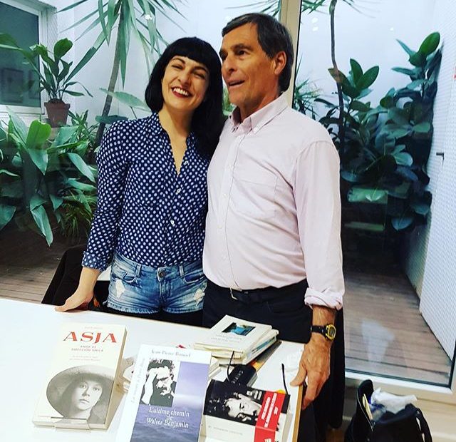 Roser Amills presentacion de su novela sobre asja lacis, por jean pierre bonnel, en la llibreria jaimes