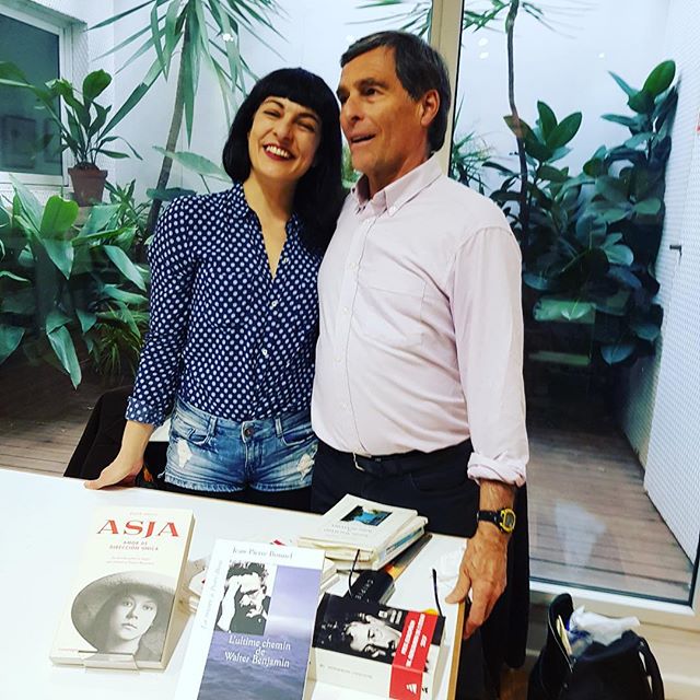 Roser Amills presentacion de su novela sobre asja lacis, por jean pierre bonnel, en la llibreria jaimes