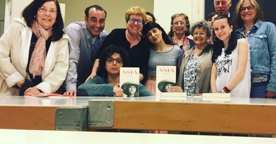 Fotos con los lectores y lectoras de ¡Me gusta el sexo! | M'agrada el sexe! - Roser Amills, escritora mallorquina