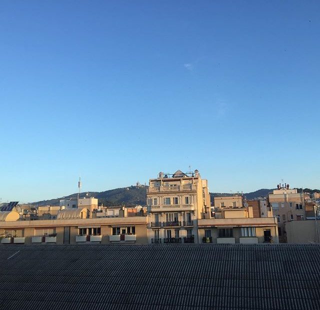 Molt bon dia, des de la vila de gracia