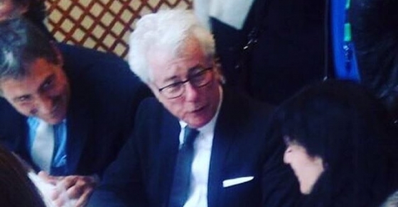 Roser Amills con Ken Follett firmando juntos en sant jordi