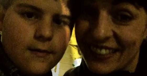 A preguntas importantes, respuestas importantes: bailarina ;)) #utopiamarkets #utopiamarketspoesia 1 Roser Amills con su hijo Juan en utopia market