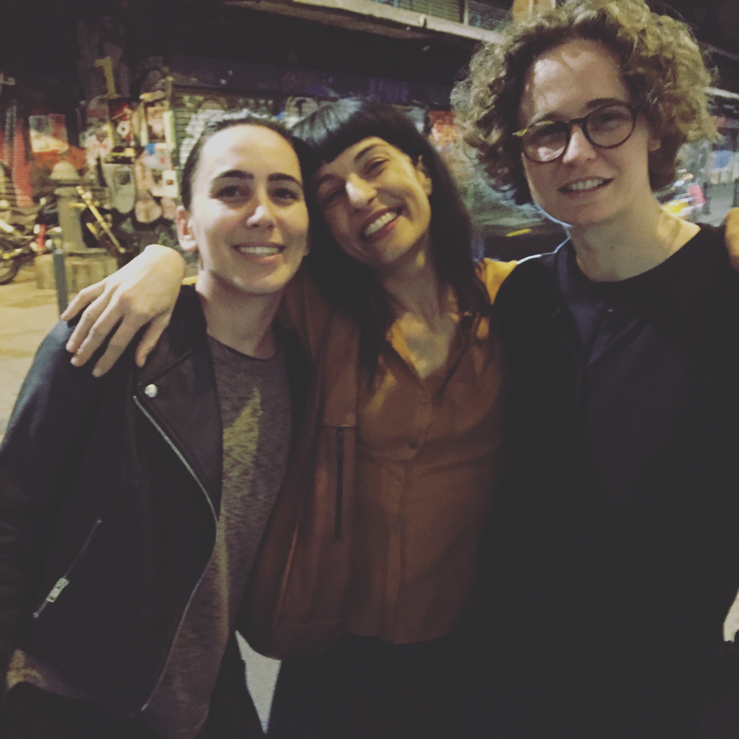 Roser Amills, Laura y Sandy