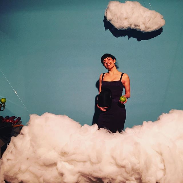 roser amills photocall surrealista i sota sostre! A més a més hi passen coses#UtopiaMarkets #Poesia avui i demà al #poblenouAmb el suport de @FBSabadell