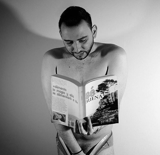 ubal araque con la novela Se buena de roser amills