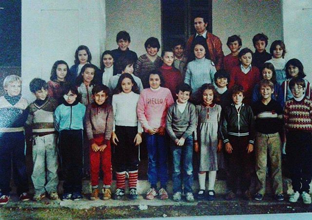 foto de grupo de roser amills de niña con sus compañeros del colegio