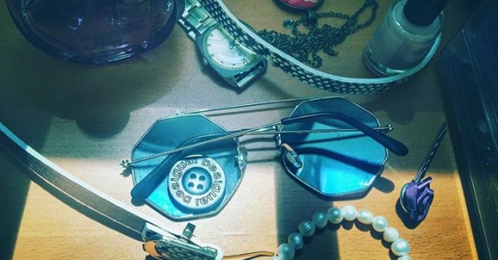 gafas de sol y bisuteria