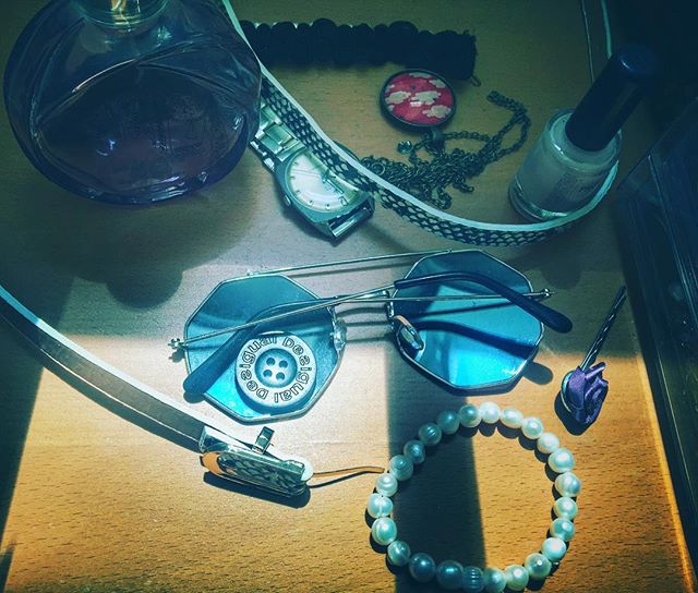 gafas de sol y bisuteria