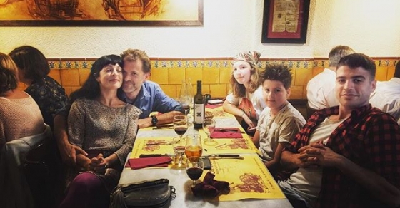 Roser Amills celebra el cumpleaños de su hijo Juan Félix con Lágrimes de Tardor de Sant Josep Wines