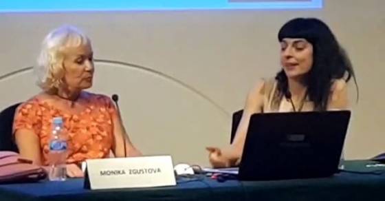 Roser Amills compartint taula amb Monika Zgustova, video de David