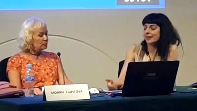Roser Amills comparte y agradece el valioso comentario de Monika Zgustova sobre su novela de Asja Lacis y Walter Benjamin 3 Roser Amills compartint taula amb Monika Zgustova, vídeo de David