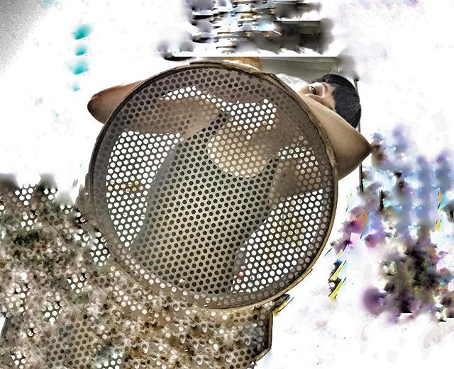 Roser Amills retrato con cedazo