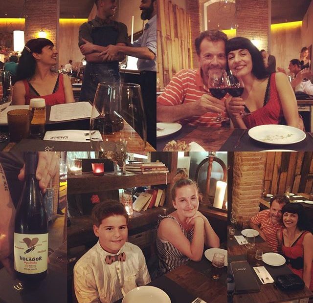 Roser Amills y david gau en el Llamber con sus respectivos hijos: Marcel y Joan, y Helena