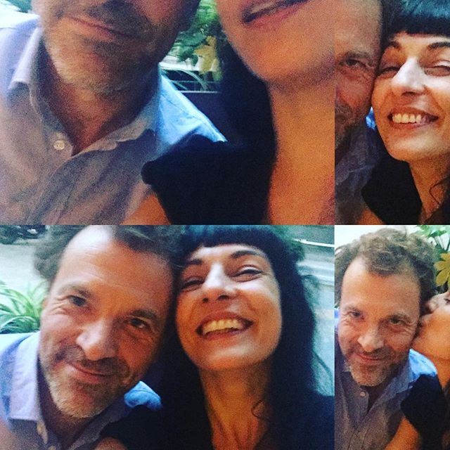 Roser Amills y David visitan la exposición de Pere Colom