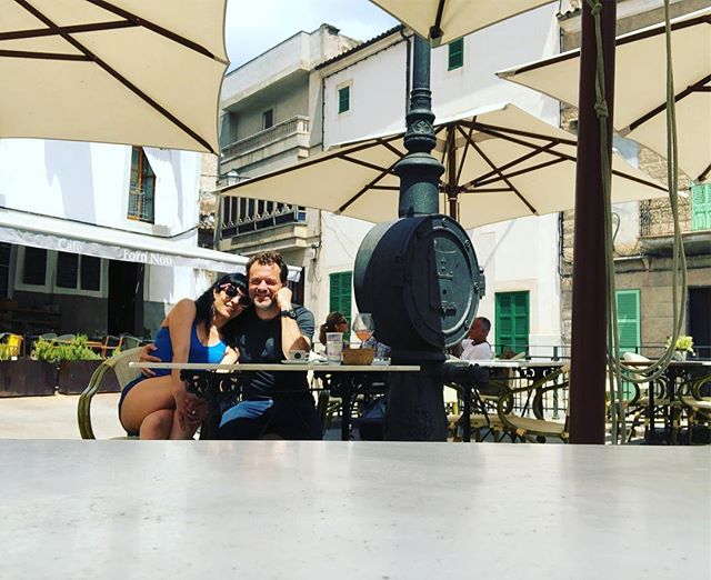 roser amills david gau fuerzas para continuar disfrutando del festival poesart a Artà