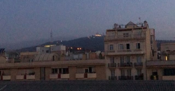 Roser Amills escribe al amanecer mientras la ciudad despierta