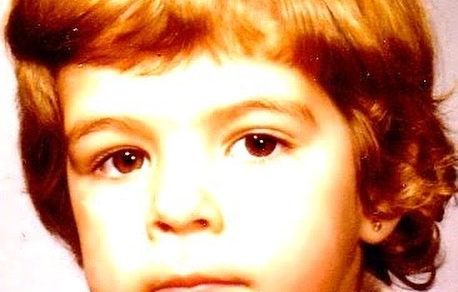 roser amills niña seria