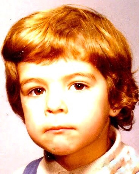 roser amills niña seria