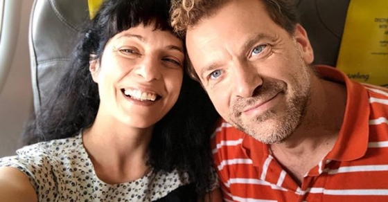 Roser Amills y David Gau en avion a Mallorca