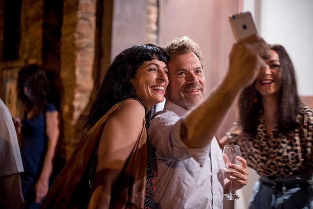 Selfie grupal de Roser Amills con David Gau, Marc Medina, Yves Uag y Anni Loki