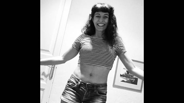 roser amills camiseta de rayas