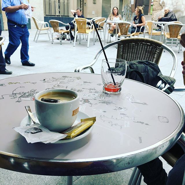 Cafè a Berga #coffee #addict #caffeine #yum #black #bestcoffee #needcoffee #coffeeislove #coffeeislife #coffeegram #coffeelover #coffeeaddict #coffeetime #coffeemug #onecupatatime #americano #instacoffee #expreso #amantedelcafe #instagood #coffeedate