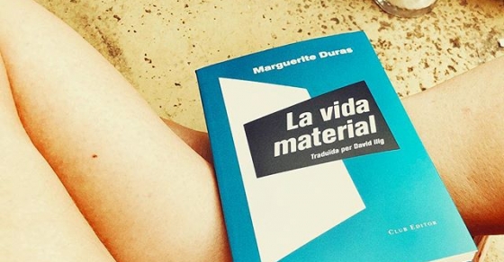 Agraeixo molt a @elclubeditor que un dels llibres de setembre sigui aquest i ternir-lo amb mi, aquesta tarda l'acabo #lavidamaterial #margueriteduras #lasetmana - Roser Amills, escritora mallorquina