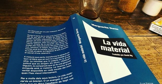 Roser Amills recomana llegir i rellegir La vida material, i enamorar-se de Marguerite Duras, amb agraïment a l'editora Maria Bohigas 2 Roser Amills recomana llegir i rellegir La vida material, i enamorar-se de Marguerite Duras, amb agraïment a l'editora Maria Bohigas - Roser Amills, escritora mallorquina
