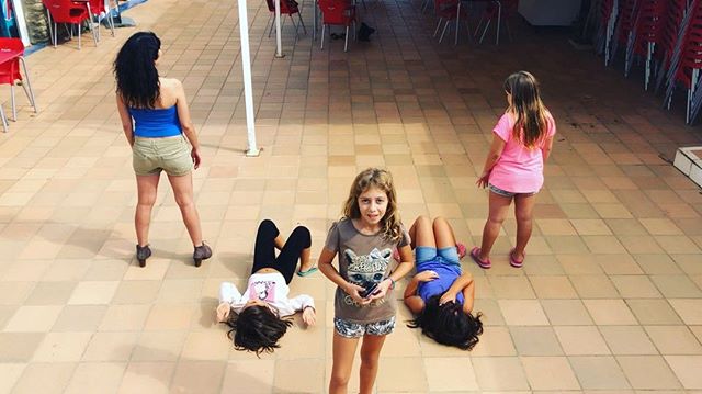 Roser amills en port de la selva