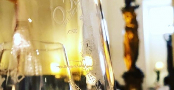 Roser Amills en una sobretaula compartida