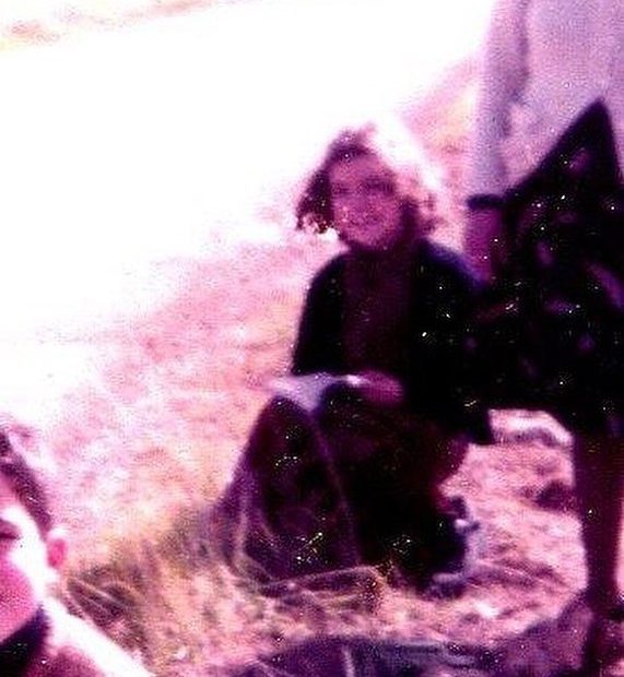 roser amills leyendo de niña escritora