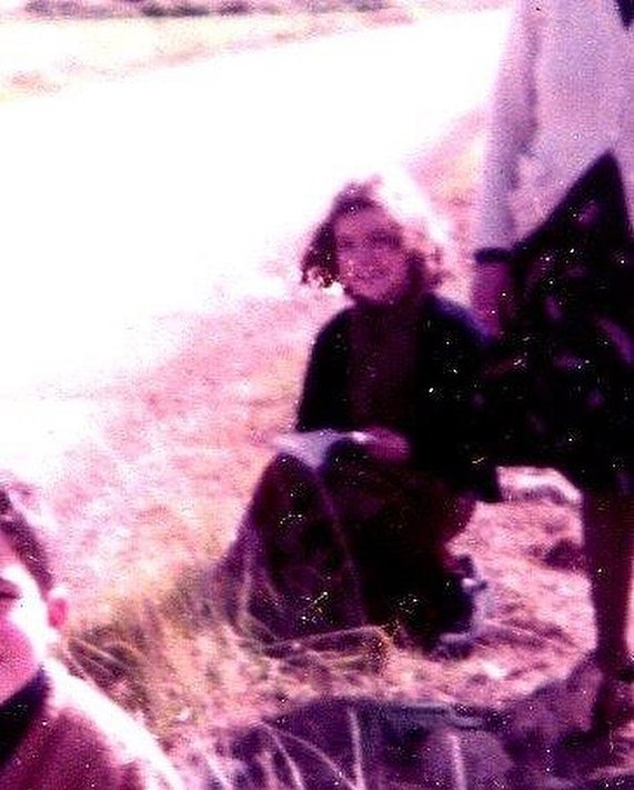 roser amills leyendo de niña escritora