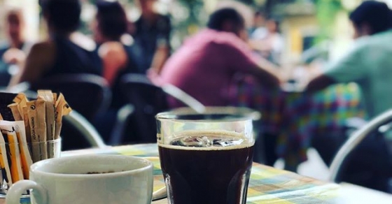 Roser Amills, madre y escritora, en la plaza de la Vila de Gràcia desde hace nueve años