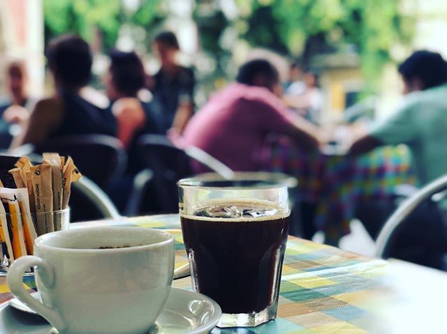 Otra vez de mami escritora, aquí en la mejor plaza de la #viladegracia desde hace ya nueve añitos ;))