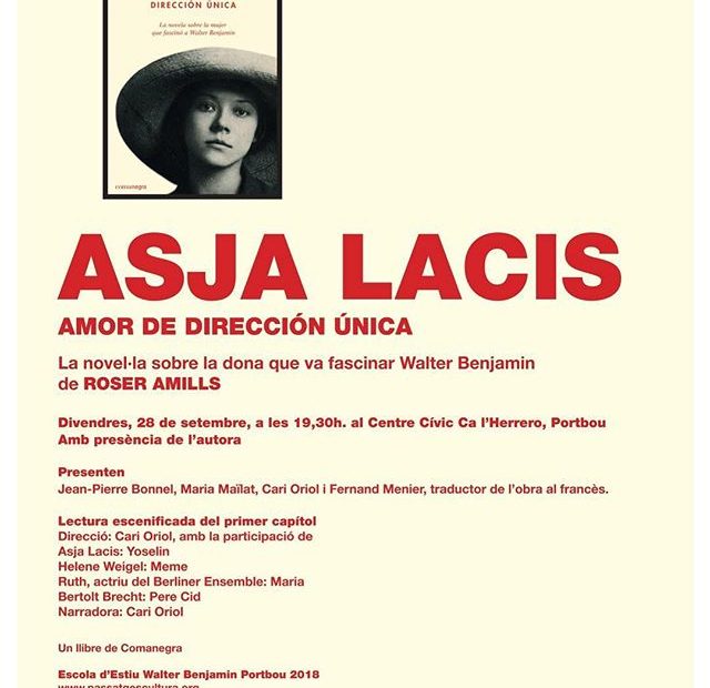 Roser Amills presenta su novela sobre Asja Lacis en Portbou. Acompanyada de Jean-Pierre Bonnel, Maria Maïlat, Cari Oriol i el seu traductor