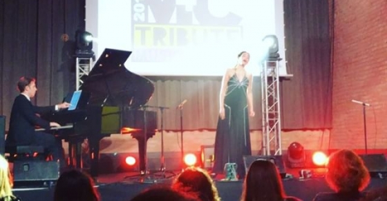 Música por una buena causa #m4ctribute Ahora #lirica en @estrelladamm y después #livejazz #M4CTribute. Presenta la gran @annabertran :)) - Roser Amills, escritora mallorquina