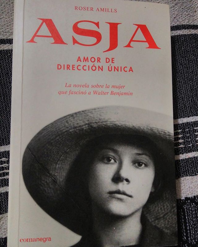 Asja Lacis, la novela de Roser Amills