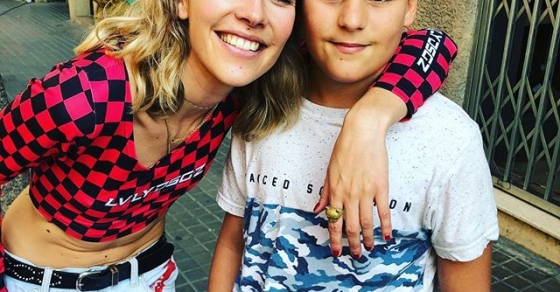 Juan, el hijo pequeño de Roser Amills, conoce a Brisa Fenoy