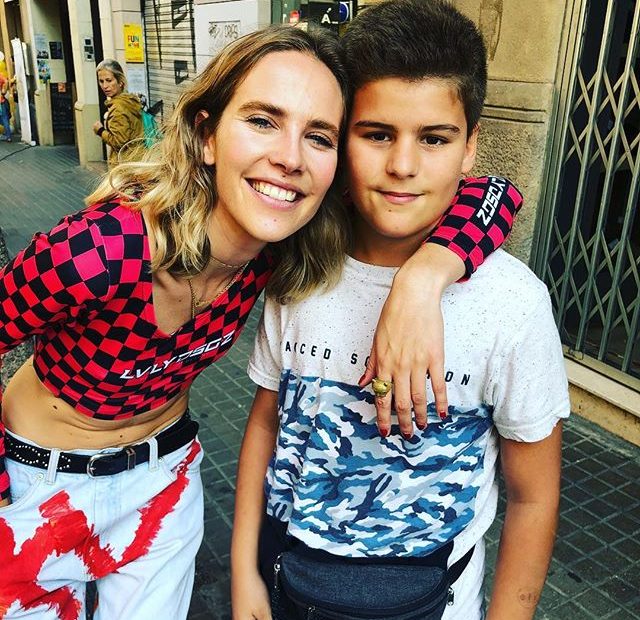 Juan, el hijo pequeño de Roser Amills, conoce a Brisa Fenoy