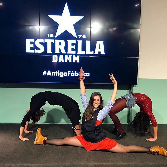 La gala Music for Cancer Tribute ha ido tan bien que con Anna Bertran y Laura Aznar Grau lo celebramos en Estrella Damm [sesión con Soy Athenea ]