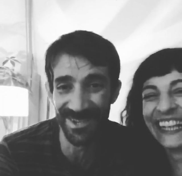 Roser Amills con su pareja rodrigo angel belaunzaran en el estudio Gregoire Morel de Barcelona