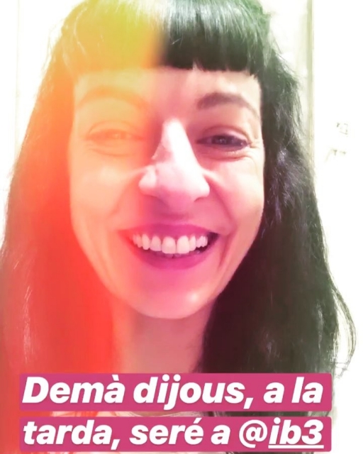 Dema dijous, cap a les 17 h, Roser Amills sera a IB3, al programa Cinc Dies. La cita es a la pantalla, amb alegria.
