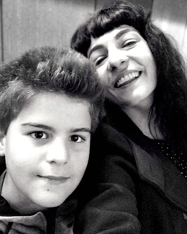 Roser Amills y su hijo Juan