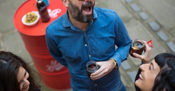 Adoro la alegría de esta foto con @elbandarravermut Muchas gracias @all_those - Roser Amills, escritora mallorquina