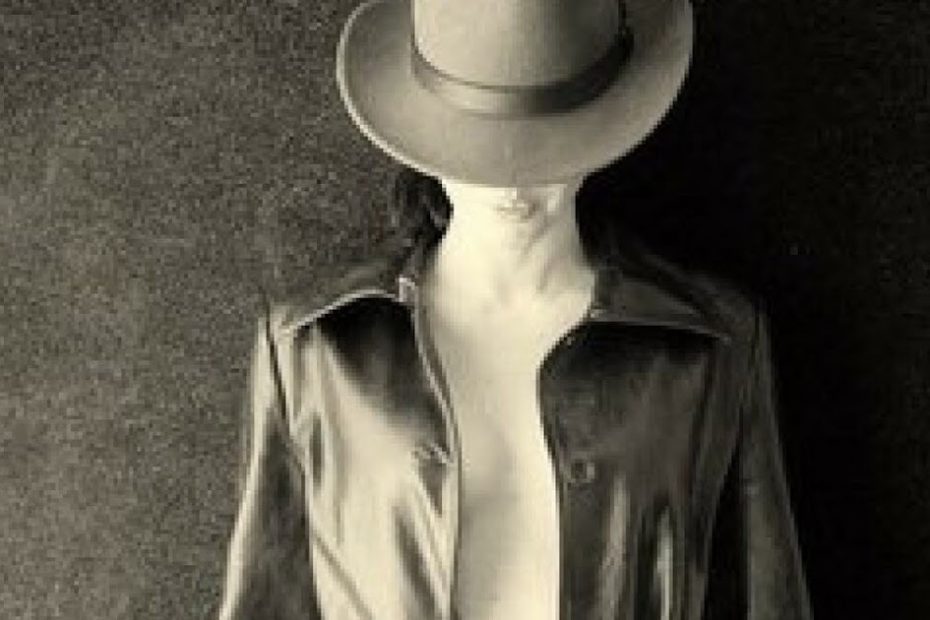 Alicia en penumbra, Pura Salceda