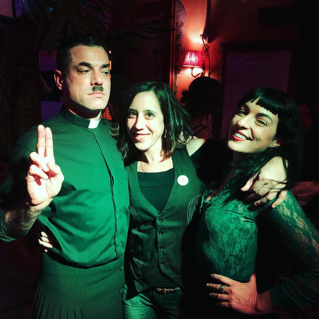 Ivette Serral y Roser Amills en madame jasmine de barcelona, con santo ivan