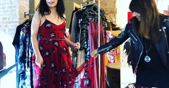 Os gusta este vestido que me eligió @yolandacooficial de @religionclothingbcn ? A mí me encanta!! - Roser Amills, escritora mallorquina