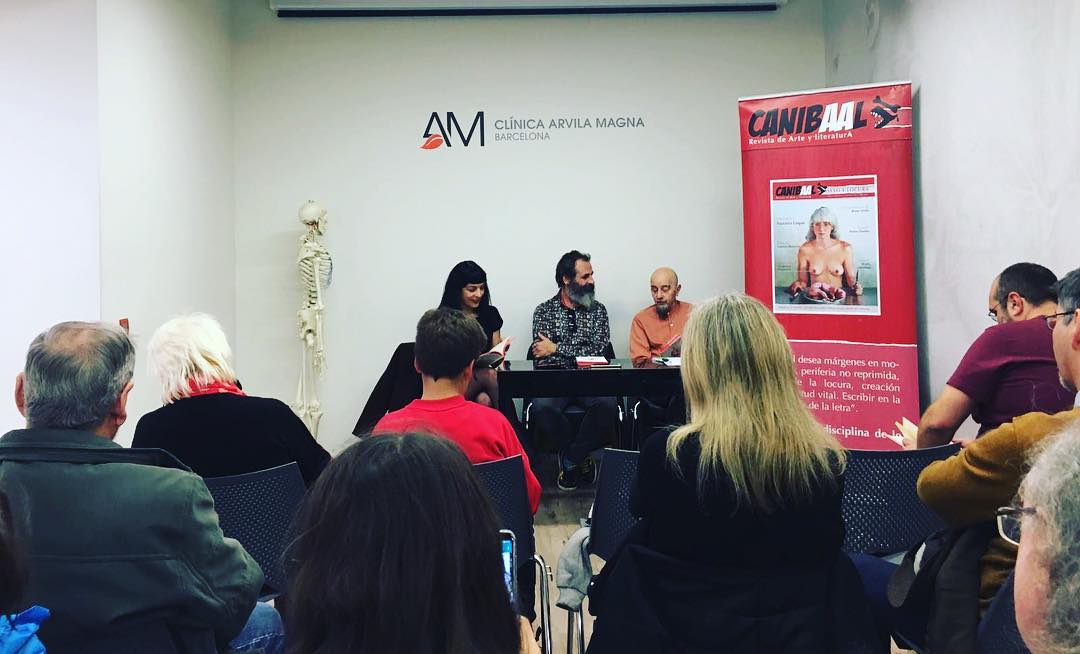 Repost Rojo Dsign Presentación de LA ENTROPIA DE LOS RELOJES ROTOS de @ximorochera con Antonio Beneyto Senabre Canibaal #laentropíadelosrelojesrotos #canibaal .