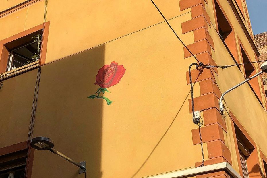 Rosa en el barrio de Gracia, referencia a Jacques Brel